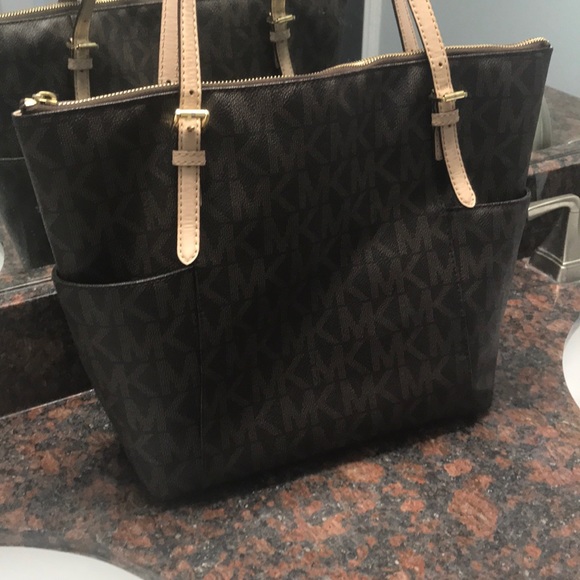 Michael Kors purse - Picture 1 of 5